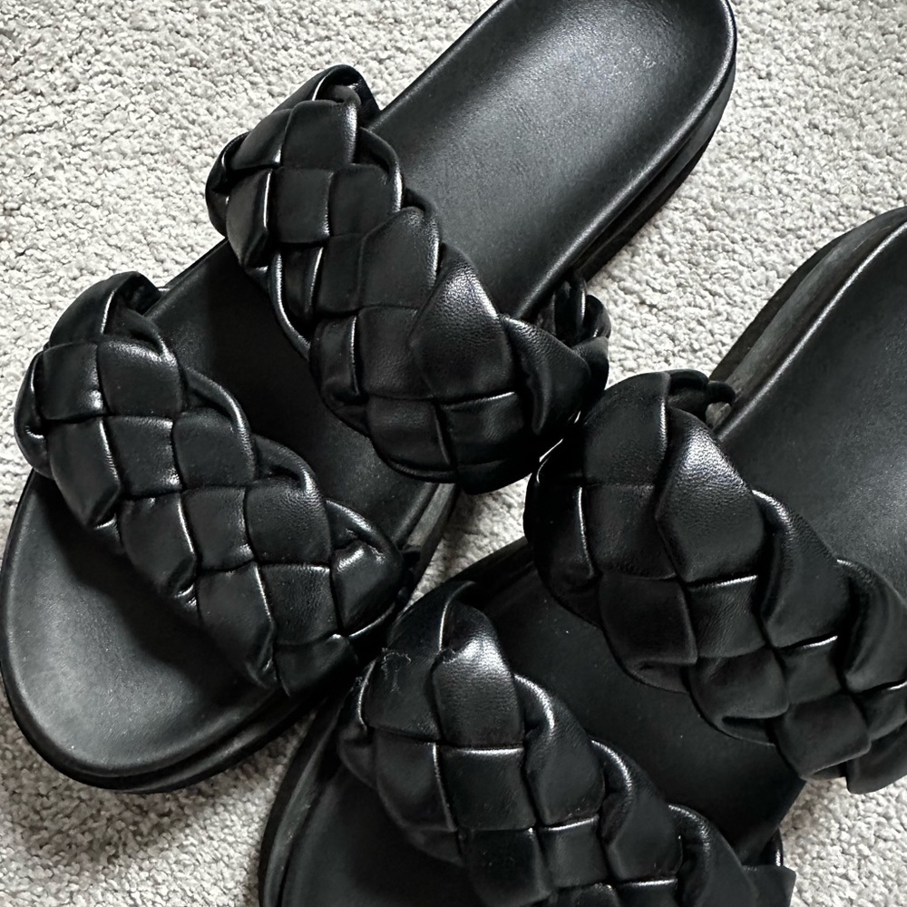 black target cross strap sandals